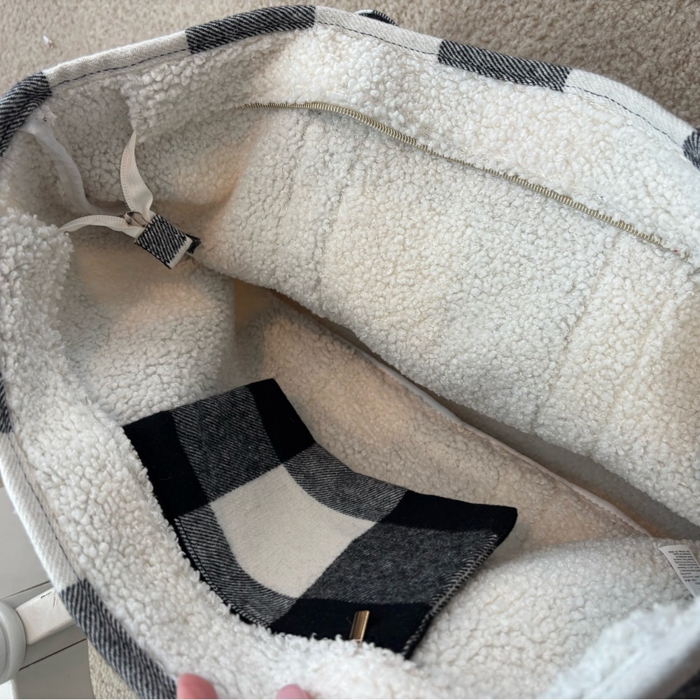 Flannel and Sherpa Checkered Print Tote - Picture 6 of 13